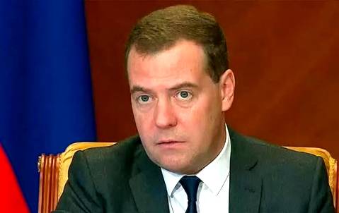 Госдума срочно вызывает Медведева и Нибиуллину на ковер