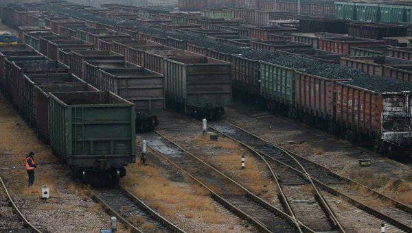 "Укрзализныця": в Донбассе заблокированы 900 вагонов с углем