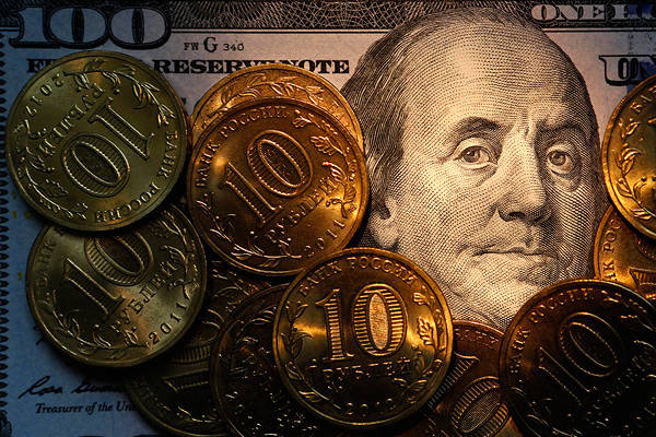 Курс доллара достиг 74 рублей, евро - 91