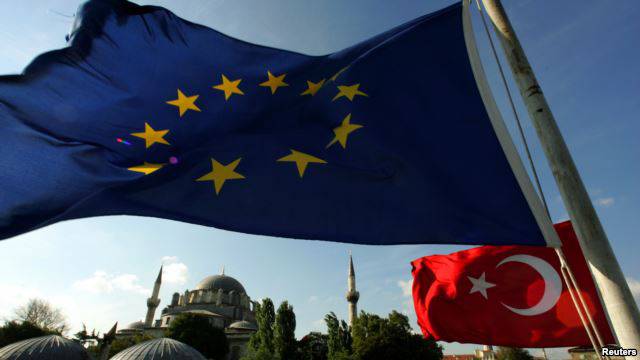 ЕС просит Турцию не подрывать санкции против России или, хотя бы, не торговать