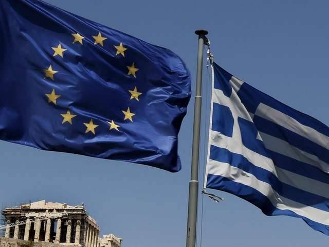 ЕК на вопрос о Греции: членство в еврозоне не подлежит отмене