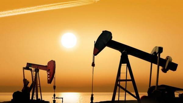 Нефть дешевеет не для давления на РФ, но США этим пользуются