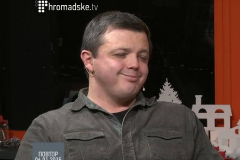 Комбат Сименченко обидел майдаунов, показав «фак» «Громадскому ТВ» Комбат Сименченко обидел майдаунов, показав «фак» «Громадскому ТВ»