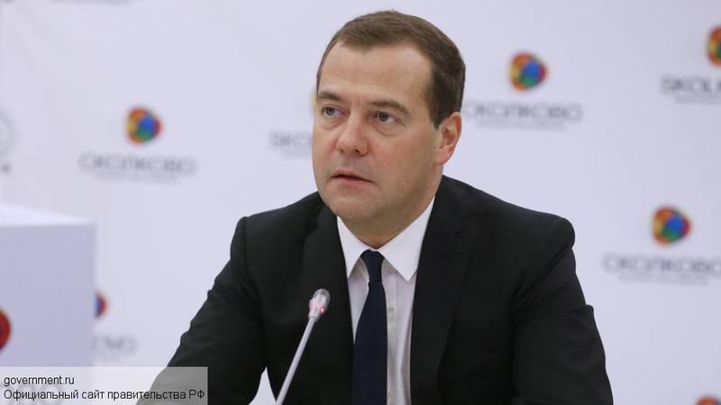 Медведев: рост экономики России не соответствует ее амбициям
