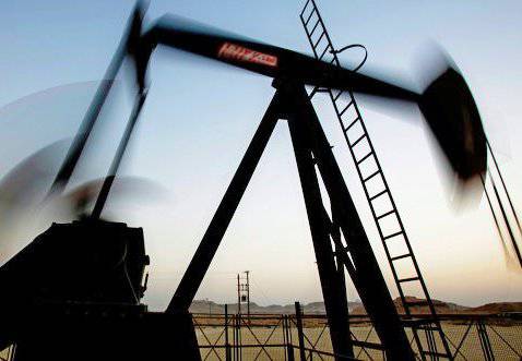 Иран попросил Саудовскую Аравию помочь остановить падение цен на нефть Иран попросил Саудовскую Аравию помочь остановить падение цен на нефть
