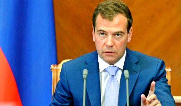 Медведев: Россия отреагирует «без ограничений» на решение отключить её от системы SWIFT Медведев: Россия отреагирует «без ограничений» на решение отключить её от системы SWIFT