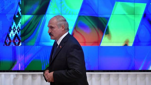 Forbes: Лукашенко устал от «восточного брата» и ищет путь на Запад