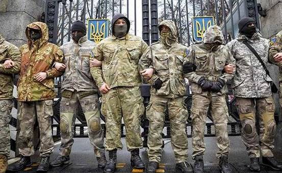 В Киеве идёт штурм здания администрации президента, прорван кордон нацгвардии