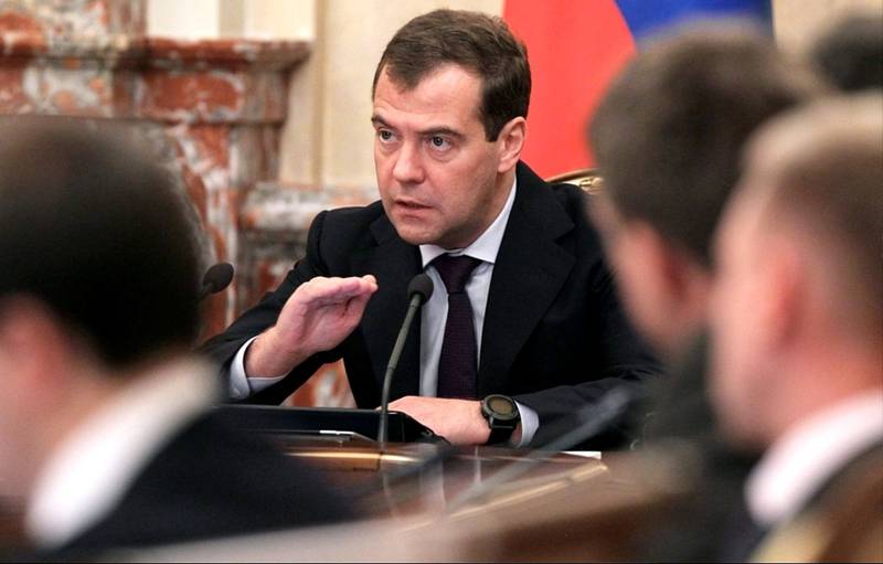 Правительство полувоенного времени Правительство полувоенного времени