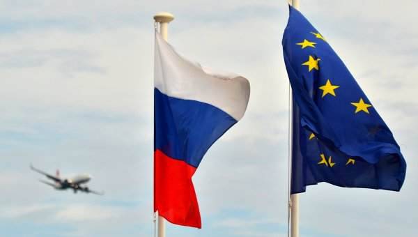 ЕС готов обсудить с РФ политический статус востока Украины