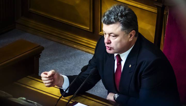 Порошенко обвинил Суркова в руководстве снайперами на Майдане