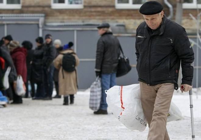 На грани: готовы ли украинцы еще туже затянуть пояса?