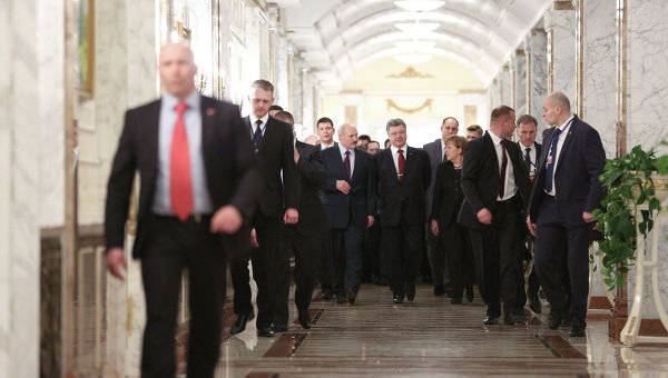 Путин вернулся в зал для переговоров, встреча в нормандском формате продолжается