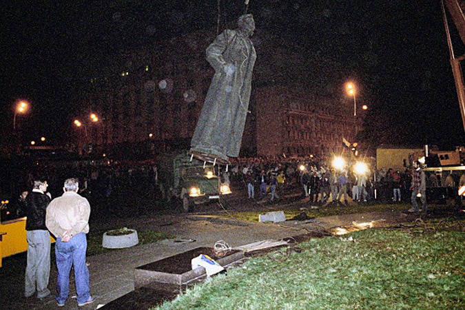 КПРФ требует отменить запрет на референдум о памятнике Дзержинскому