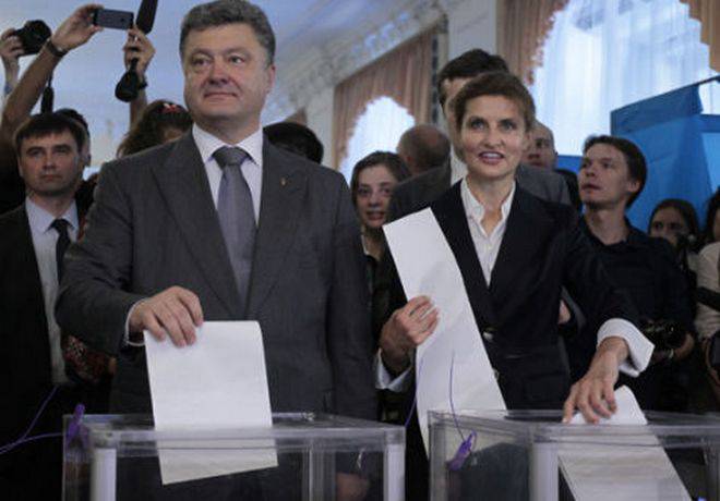 Жена Порошенко в страхе покинула Украину