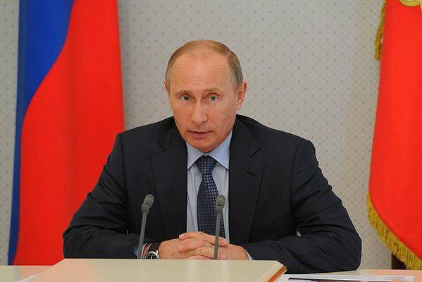 Путин сократил зарплаты в администрации Кремля на 10%