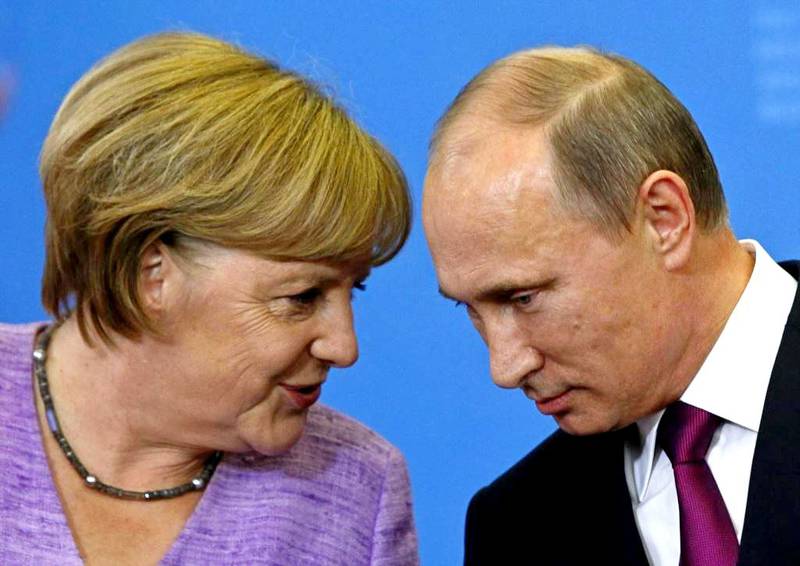 Меркель пригласила Путина в Берлин на переговоры по Украине