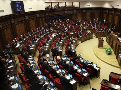 Парламент Армении принял осуждающую геноцид греков и ассирийцев резолюцию