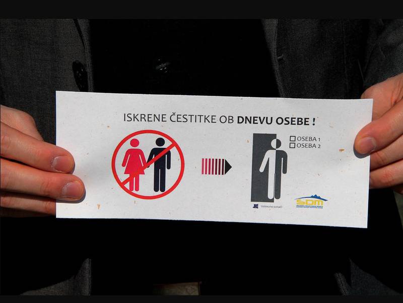 Словенские депутаты получили открытки ко «Дню человека»