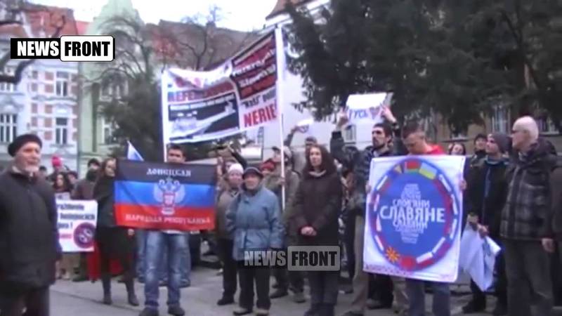 Жители Ирландии вышли на митинг с лозунгами против НАТО и за Новороссию