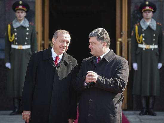 Что президент Турции Эрдоган привез в Киев президенту Порошенко? Что президент Турции Эрдоган привез в Киев президенту Порошенко?