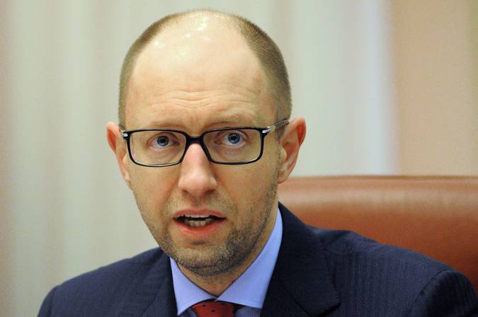 Яценюк признался: Запад обобрал Украину грабительскими процентами по долгам