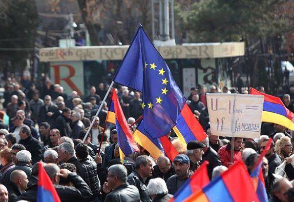 Диалог Армении и ЕС за месяц до саммита «Восточного партнерства»
