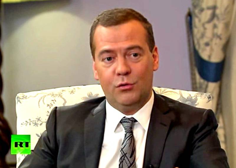Медведев: Нет никаких препятствий для того, чтобы расплачиваться в рублях и донгах