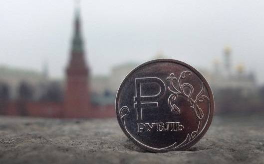 Bloomberg: Сильный рубль угрожает российской казне