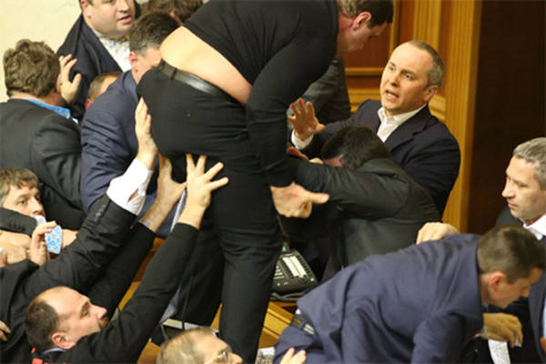Как украинский парламент отражал вооружённую агрессию