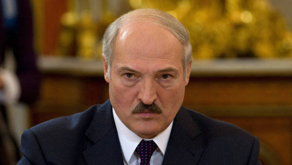 Диапазон батьки Лукашенко: с манны небесной — на клубничку Диапазон батьки Лукашенко: с манны небесной — на клубничку