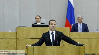 Медведев обещает, эксперты сомневаются