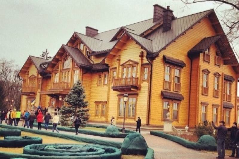 За заборами «Межигорья»: Кто хозяйничает в резиденции экс-президента Украины?