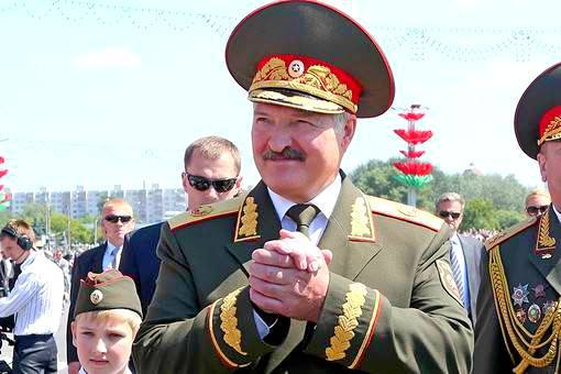 Лукашенко не при параде Лукашенко не при параде
