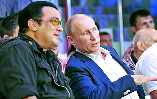 Путин предлагал сделать Стивена Сигала почетным консулом РФ