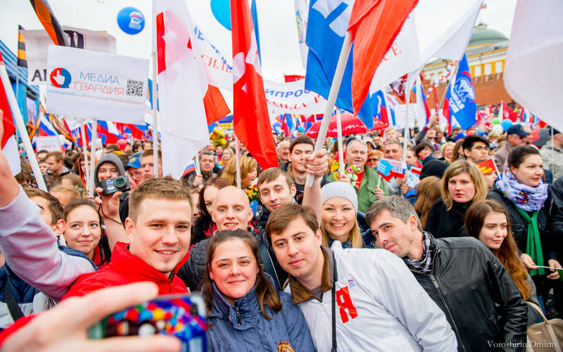 Россия отмечает День весны и труда