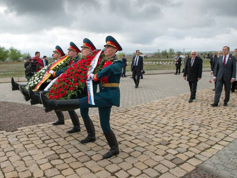 Перед парадом в России — министр иностранных дел Германии, после канцлер