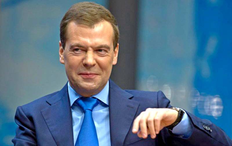 Медведев: Россия примет решение об ответных санкциях