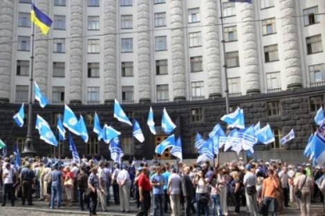 Профсоюзы пикетируют здание Кабмина Украины