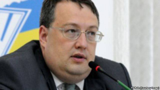 Антон Геращенко предлагает запретить в Украине «георгиевскую ленточку»