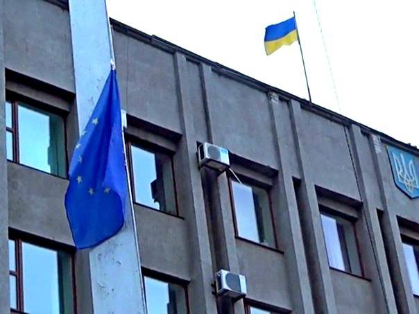 Над Славянском подняли флаг ЕС