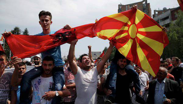 Македонский Майдан: на центральной площади Скопье появились палатки оппозиционеров