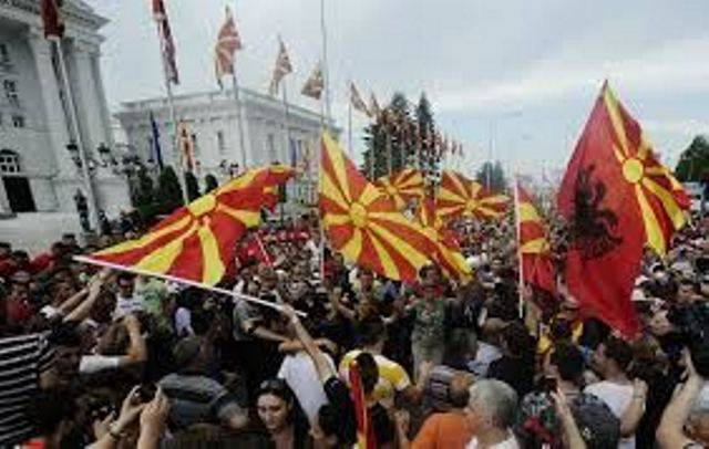 Македонский майдан почти скопирован с украинского