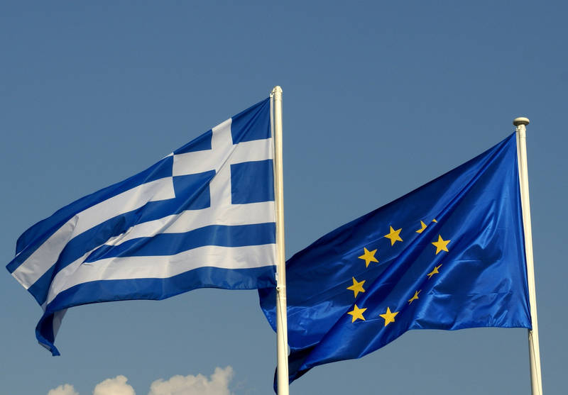Кишка тонка: Евросоюз проигрывает Греции вчистую