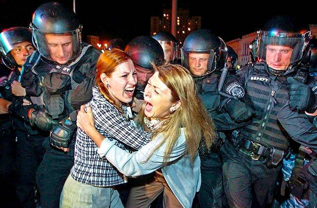 Разгон третьего Майдана: Порошенко обзавелся собственными титушками