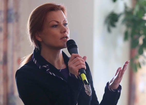 Юлия Осмоловская: Украинская сторона оттягивает выборы в ДНР и ЛНР