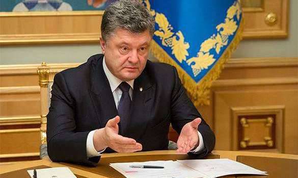 Порошенко просит признать лишение Януковича статуса президента неконституционным