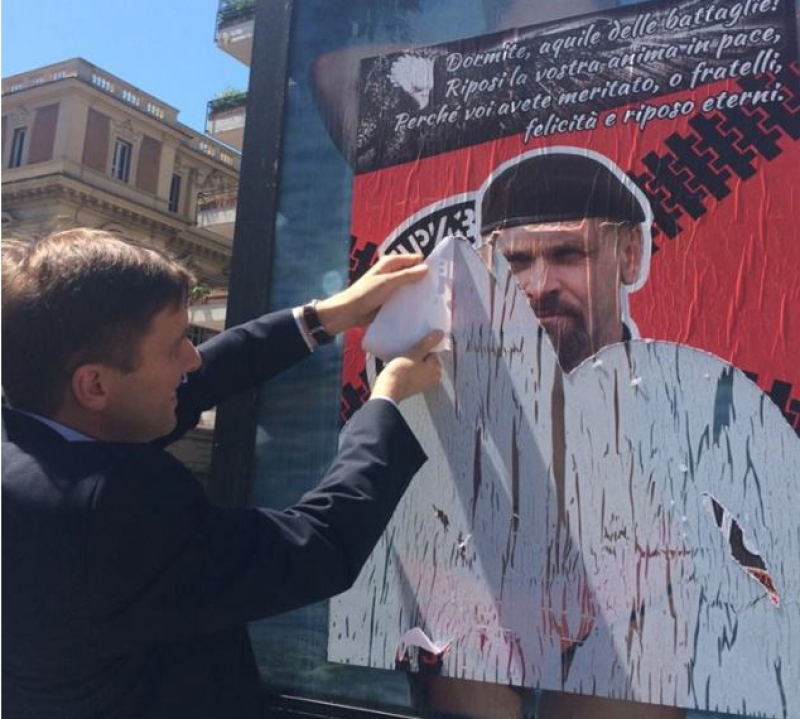 Сотрудники посольства Украины сдирают портреты Мозгового с улиц Рима