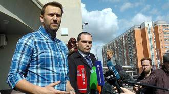 Алексей Навальный был закидан яйцами