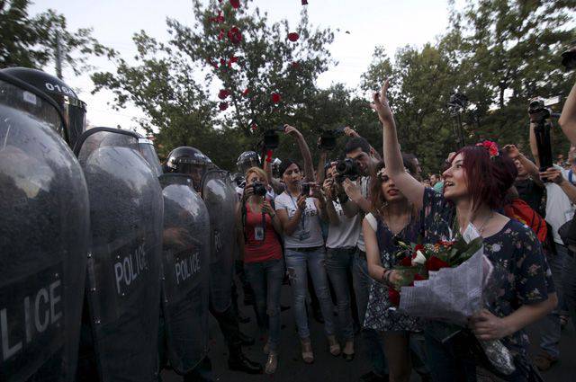 Спусковой крючок армянского протеста. Чем Баграмяна отличается от Майдана?